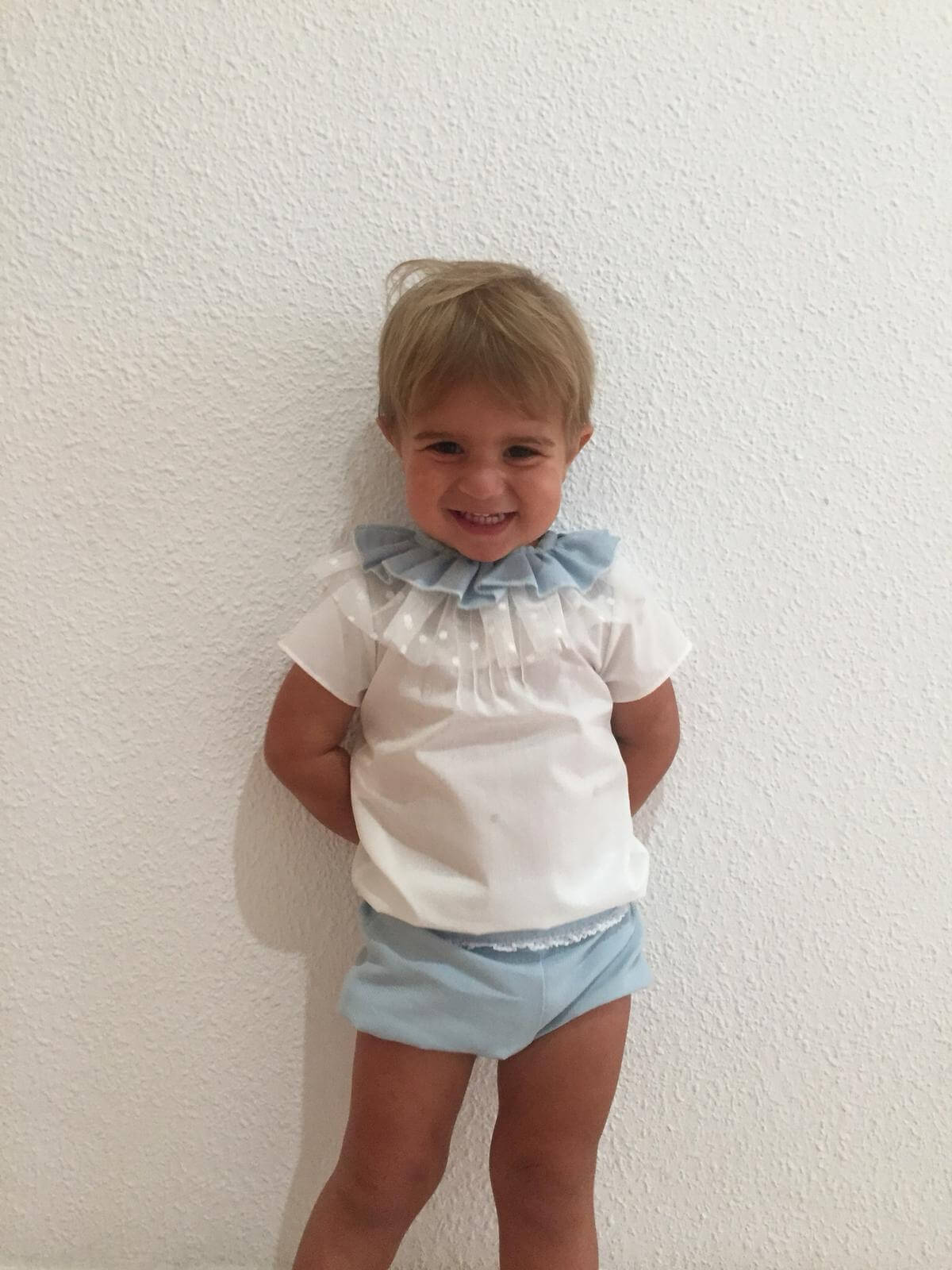 Leonor conjunto niño celeste